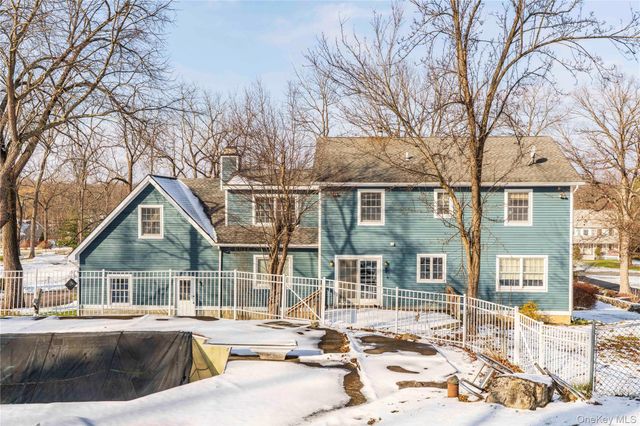 6 Coach Lantern Drive, Hopewell Junction, NY 12533