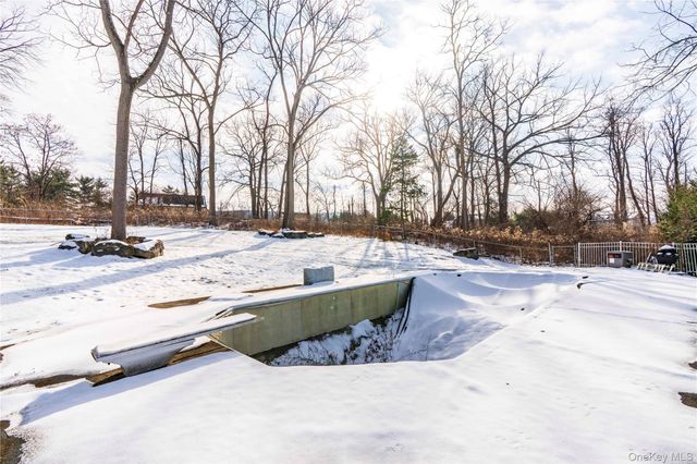 6 Coach Lantern Drive, Hopewell Junction, NY 12533