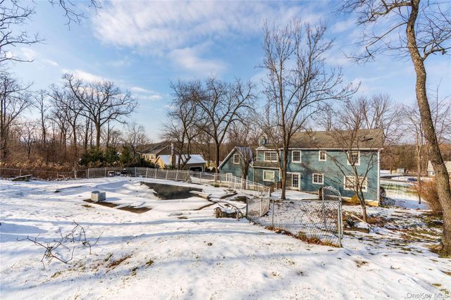 6 Coach Lantern Drive, Hopewell Junction, NY 12533