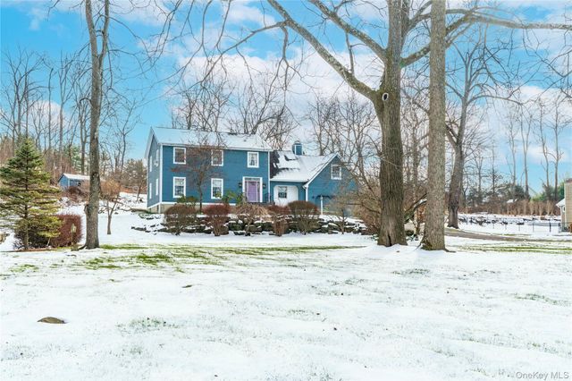 6 Coach Lantern Drive, Hopewell Junction, NY 12533