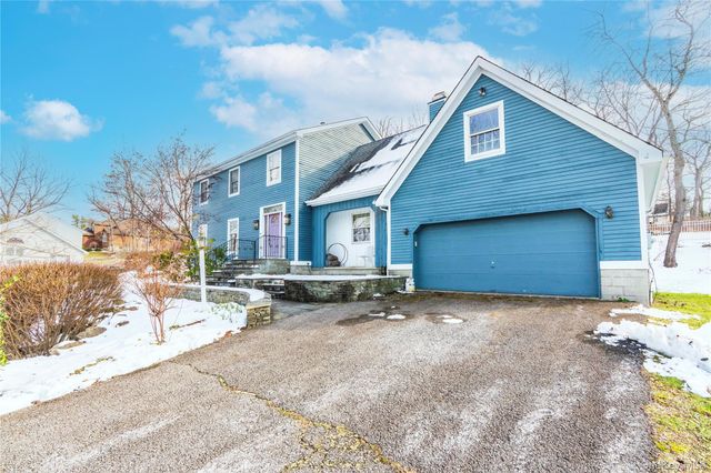 6 Coach Lantern Drive, Hopewell Junction, NY 12533