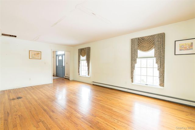 6 Coach Lantern Drive, Hopewell Junction, NY 12533