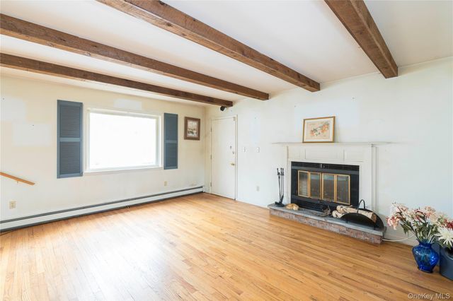 6 Coach Lantern Drive, Hopewell Junction, NY 12533