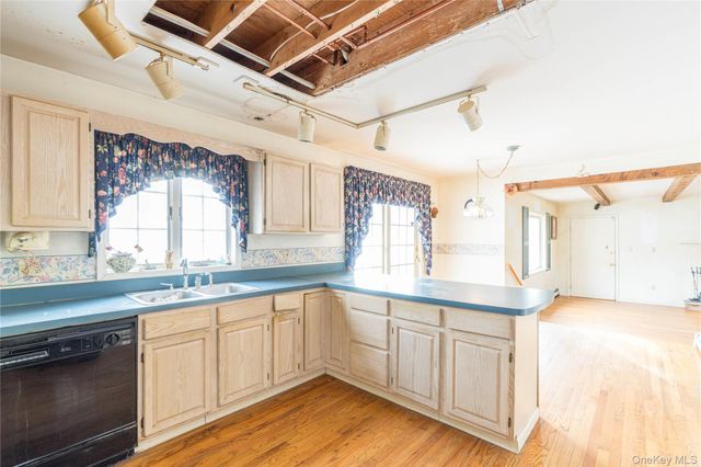 6 Coach Lantern Drive, Hopewell Junction, NY 12533