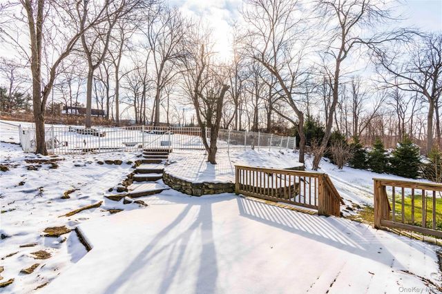 6 Coach Lantern Drive, Hopewell Junction, NY 12533