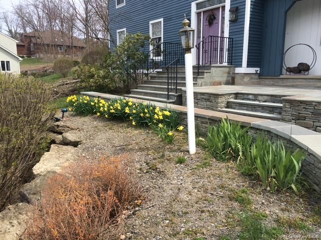 6 Coach Lantern Drive, Hopewell Junction, NY 12533