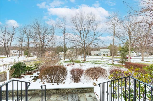 6 Coach Lantern Drive, Hopewell Junction, NY 12533