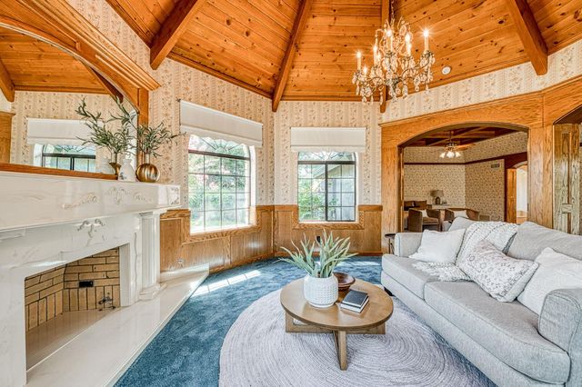 424 N De Wolf Avenue, Fresno, CA 93737