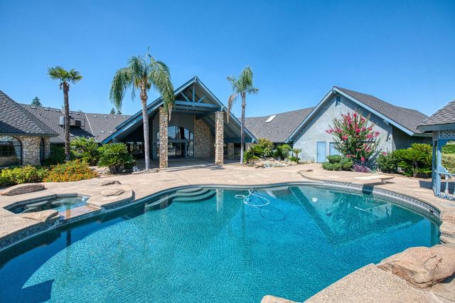 424 N De Wolf Avenue, Fresno, CA 93737