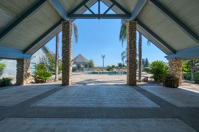 424 N De Wolf Avenue, Fresno, CA 93737