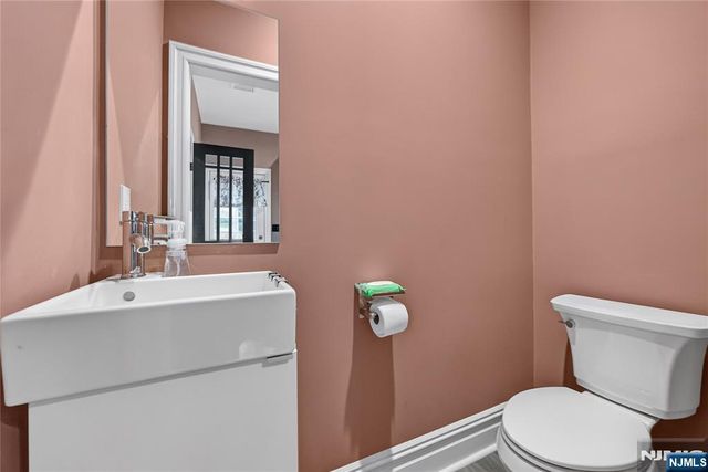 4-31 Plaza Road, Fair Lawn, NJ 07410