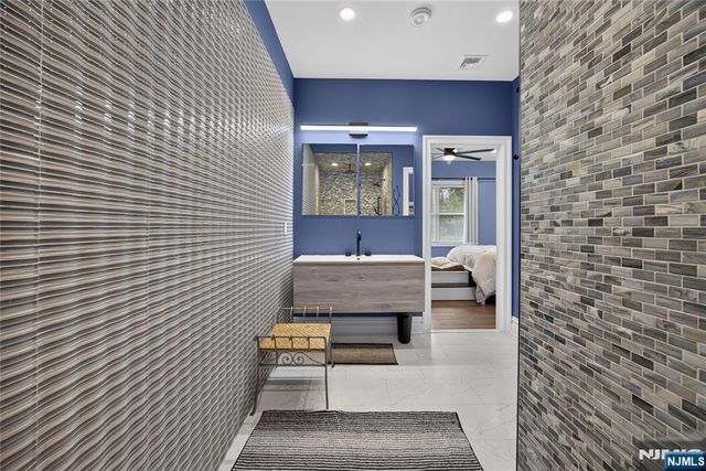 4-31 Plaza Road, Fair Lawn, NJ 07410