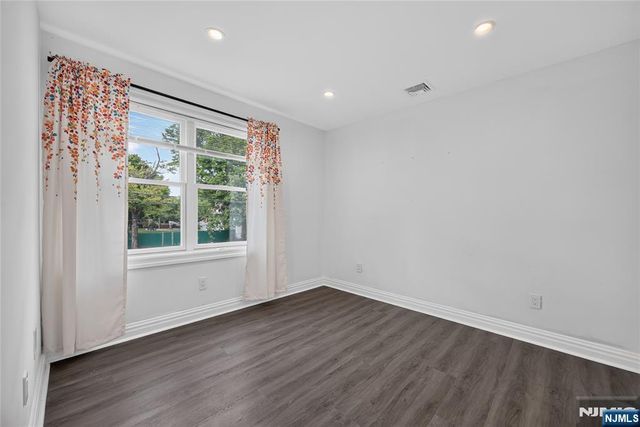 4-31 Plaza Road, Fair Lawn, NJ 07410