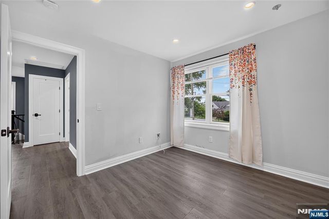 4-31 Plaza Road, Fair Lawn, NJ 07410