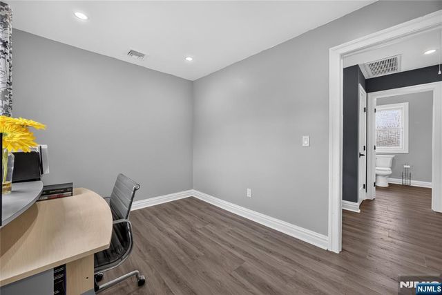 4-31 Plaza Road, Fair Lawn, NJ 07410