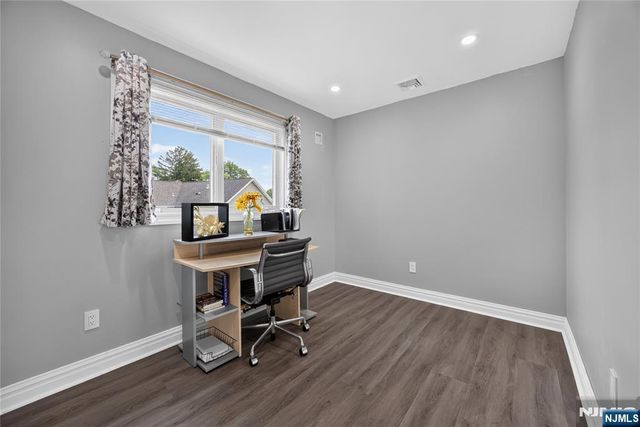 4-31 Plaza Road, Fair Lawn, NJ 07410