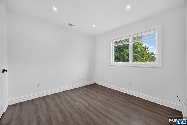 4-31 Plaza Road, Fair Lawn, NJ 07410