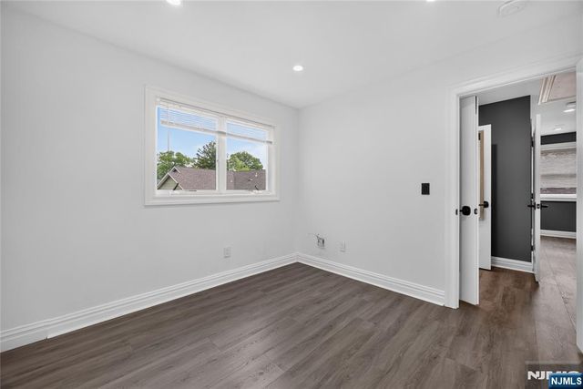 4-31 Plaza Road, Fair Lawn, NJ 07410