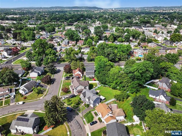 4-31 Plaza Road, Fair Lawn, NJ 07410