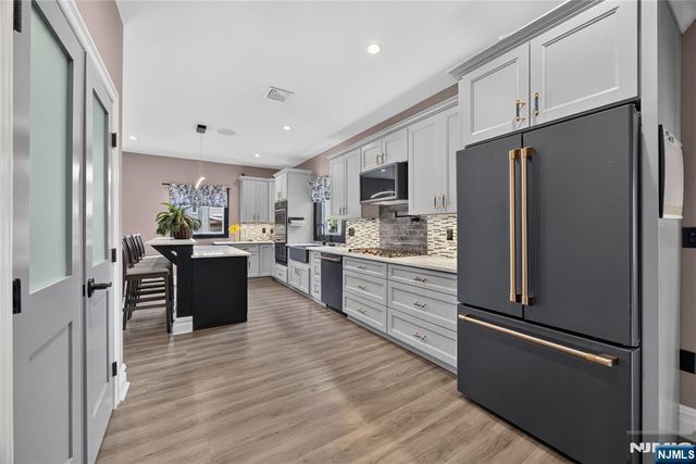 4-31 Plaza Road, Fair Lawn, NJ 07410
