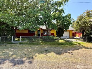 201 Montana Street S, Rainier, WA 98576