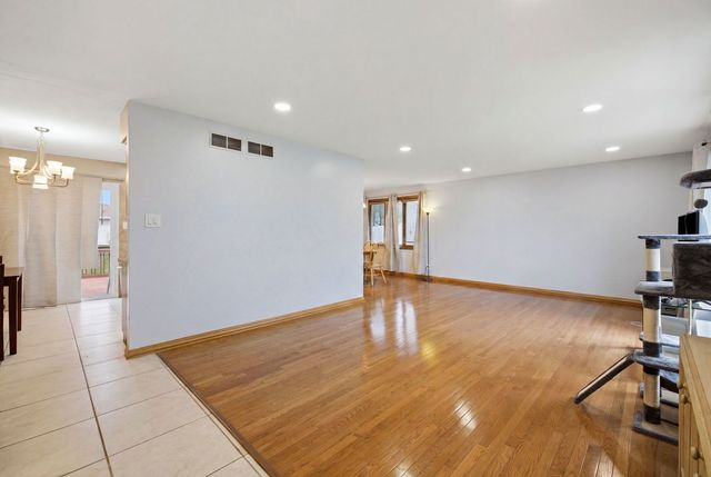 8612 Carriage Lane, Tinley Park, IL 60487