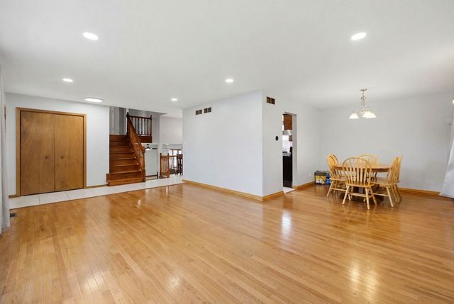 8612 Carriage Lane, Tinley Park, IL 60487