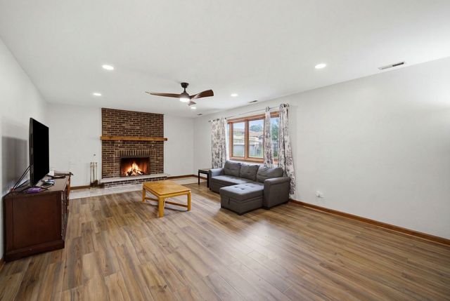 8612 Carriage Lane, Tinley Park, IL 60487