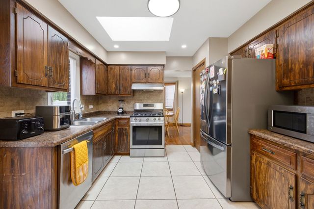 8612 Carriage Lane, Tinley Park, IL 60487