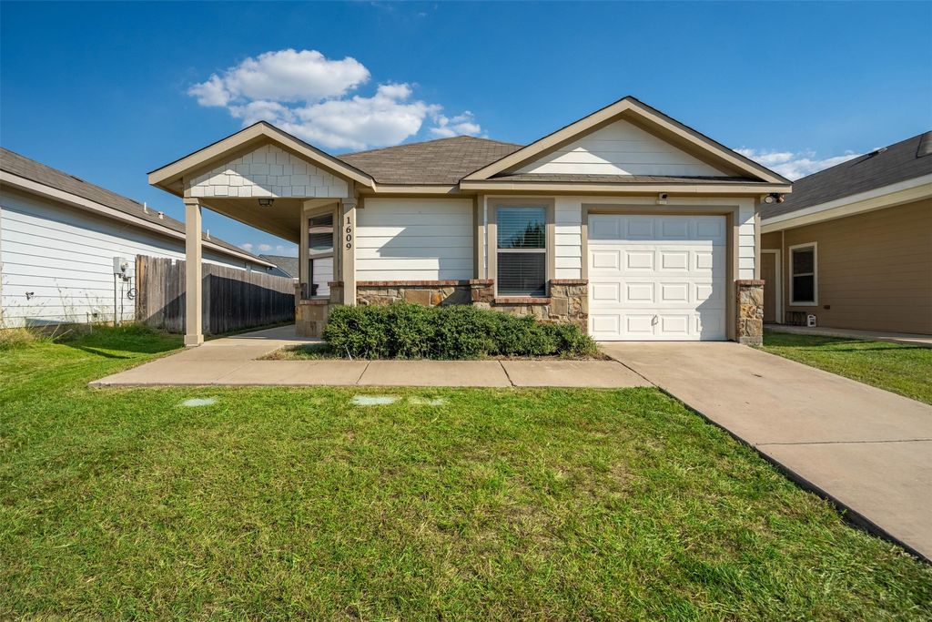 1609 Village Park Trail, Burleson, TX 76028