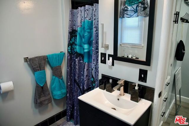 7303 5th Avenue, Los Angeles, CA 90043