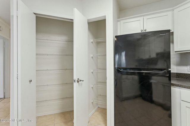 1701 THE GREENS Way 1912, Jacksonville Beach, FL 32250