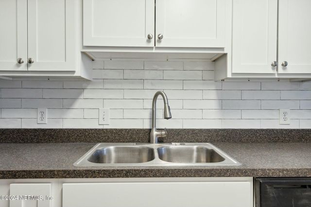 1701 THE GREENS Way 1912, Jacksonville Beach, FL 32250