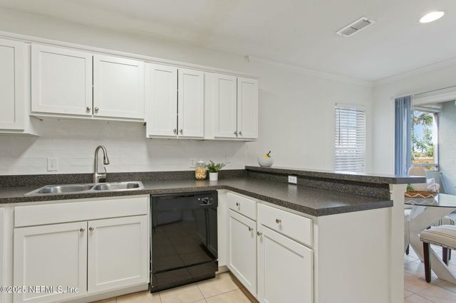 1701 THE GREENS Way 1912, Jacksonville Beach, FL 32250