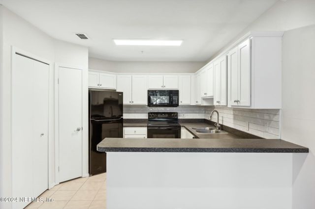 1701 THE GREENS Way 1912, Jacksonville Beach, FL 32250