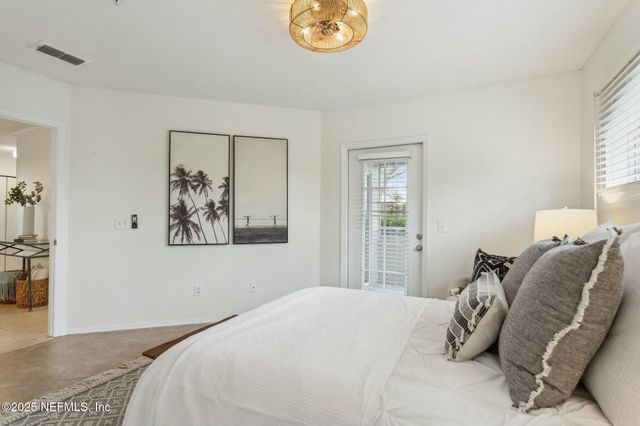 1701 THE GREENS Way 1912, Jacksonville Beach, FL 32250