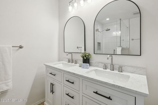 1701 THE GREENS Way 1912, Jacksonville Beach, FL 32250