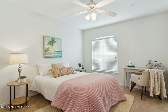 1701 THE GREENS Way 1912, Jacksonville Beach, FL 32250