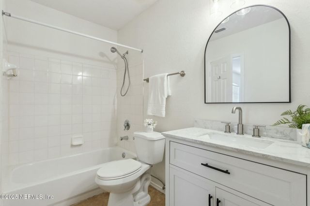 1701 THE GREENS Way 1912, Jacksonville Beach, FL 32250