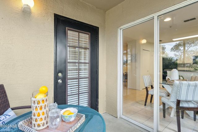 1701 THE GREENS Way 1912, Jacksonville Beach, FL 32250