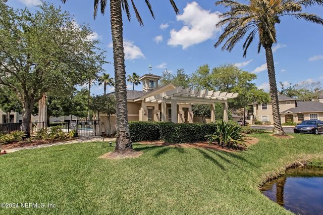 1701 THE GREENS Way 1912, Jacksonville Beach, FL 32250