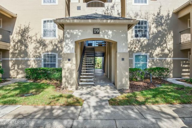 1701 THE GREENS Way 1912, Jacksonville Beach, FL 32250