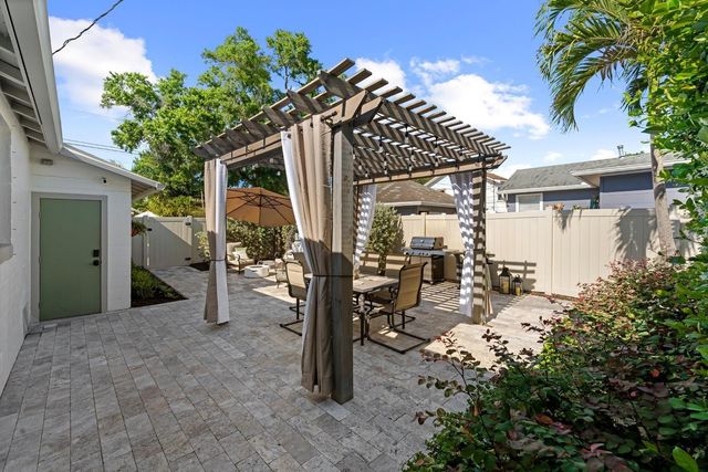 1121 21ST AVENUE N, St Petersburg, FL 33704