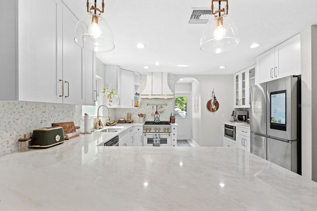 1121 21ST AVENUE N, St Petersburg, FL 33704