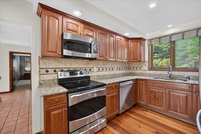 50 Highland St, Easton, MA 02375