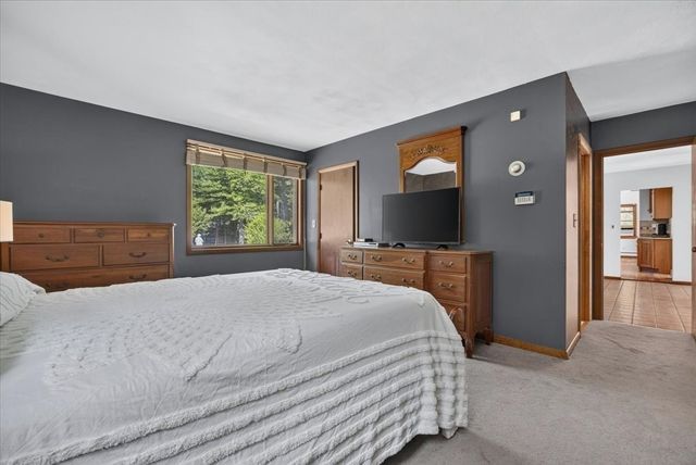 50 Highland St, Easton, MA 02375