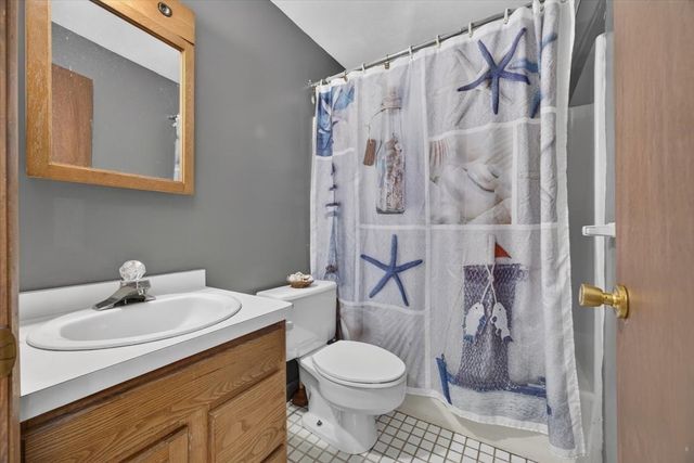 50 Highland St, Easton, MA 02375