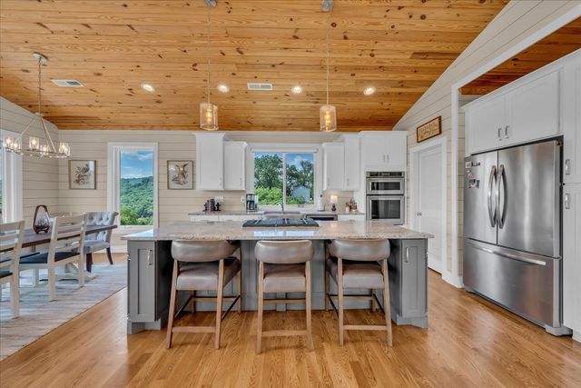 132 Highbridge Dr, Smithville, TN 37166