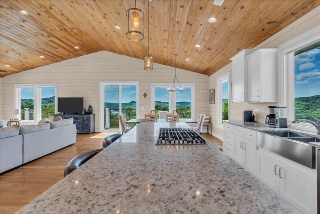 132 Highbridge Dr, Smithville, TN 37166