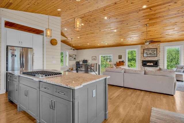 132 Highbridge Dr, Smithville, TN 37166
